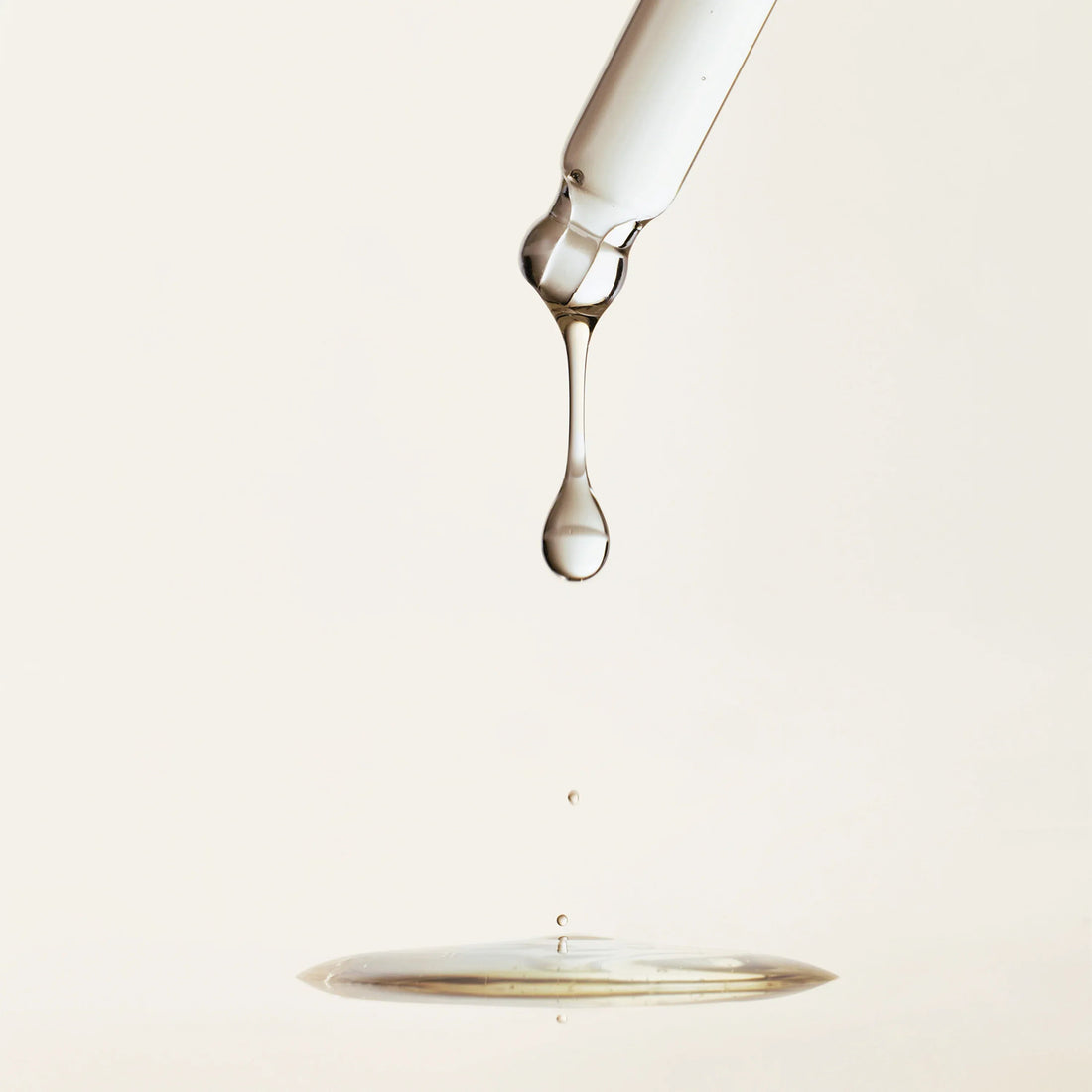 Beauty of Joseon Glow Deep Serum - textura liquida gota del gotero