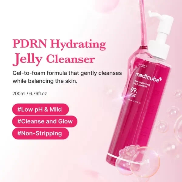 Medicube PDRN Hydrating Gel Cleanser aplicación — masaje suave y enjuague con agua tibia