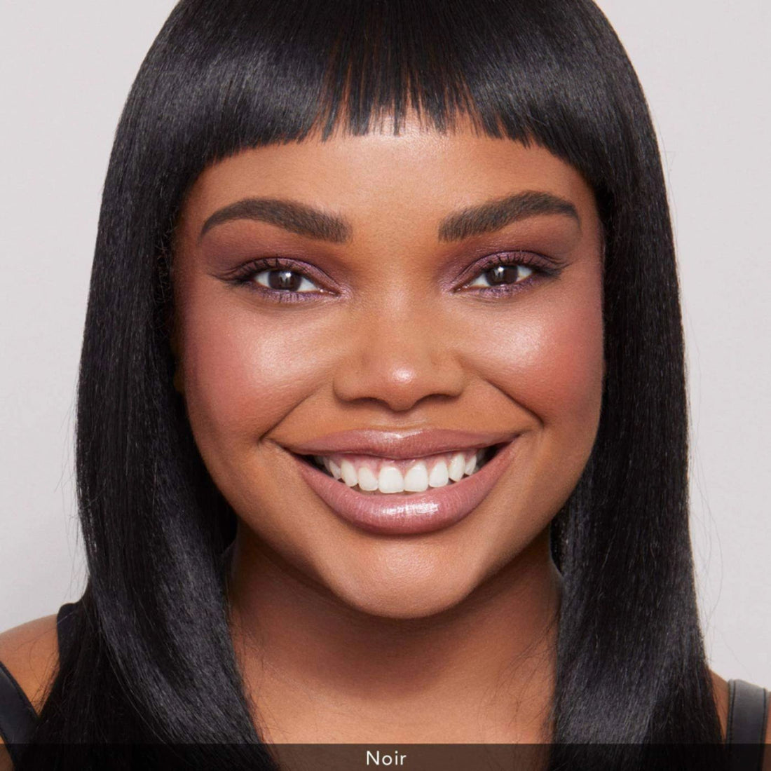 Cejas definidas con Haus Labs The Edge Precision Brow Pencil tono Noir