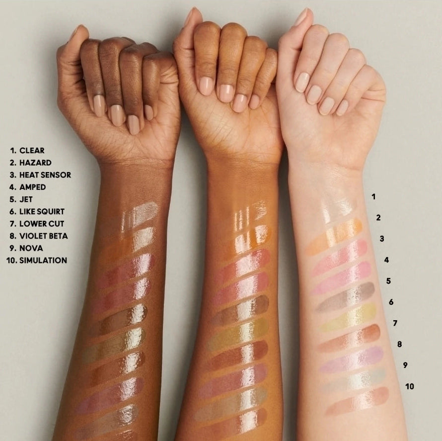 MAC Squirt Plumping Gloss Stick Jet Black aplicado labios efecto voluminizador