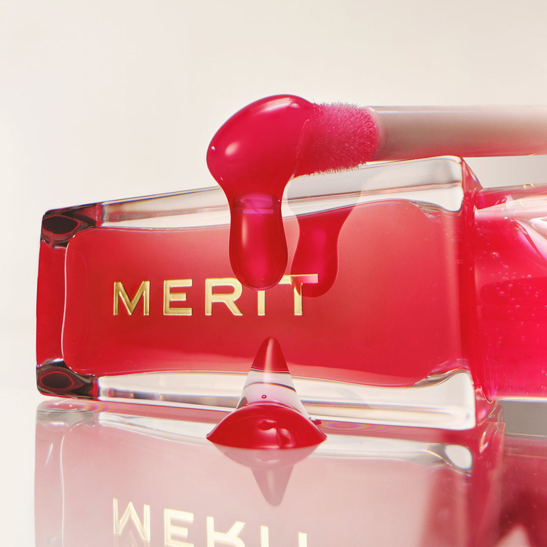 Textura tipo gelée del MERIT Shade Slick Maraschino, brillo tipo cristal no pegajoso