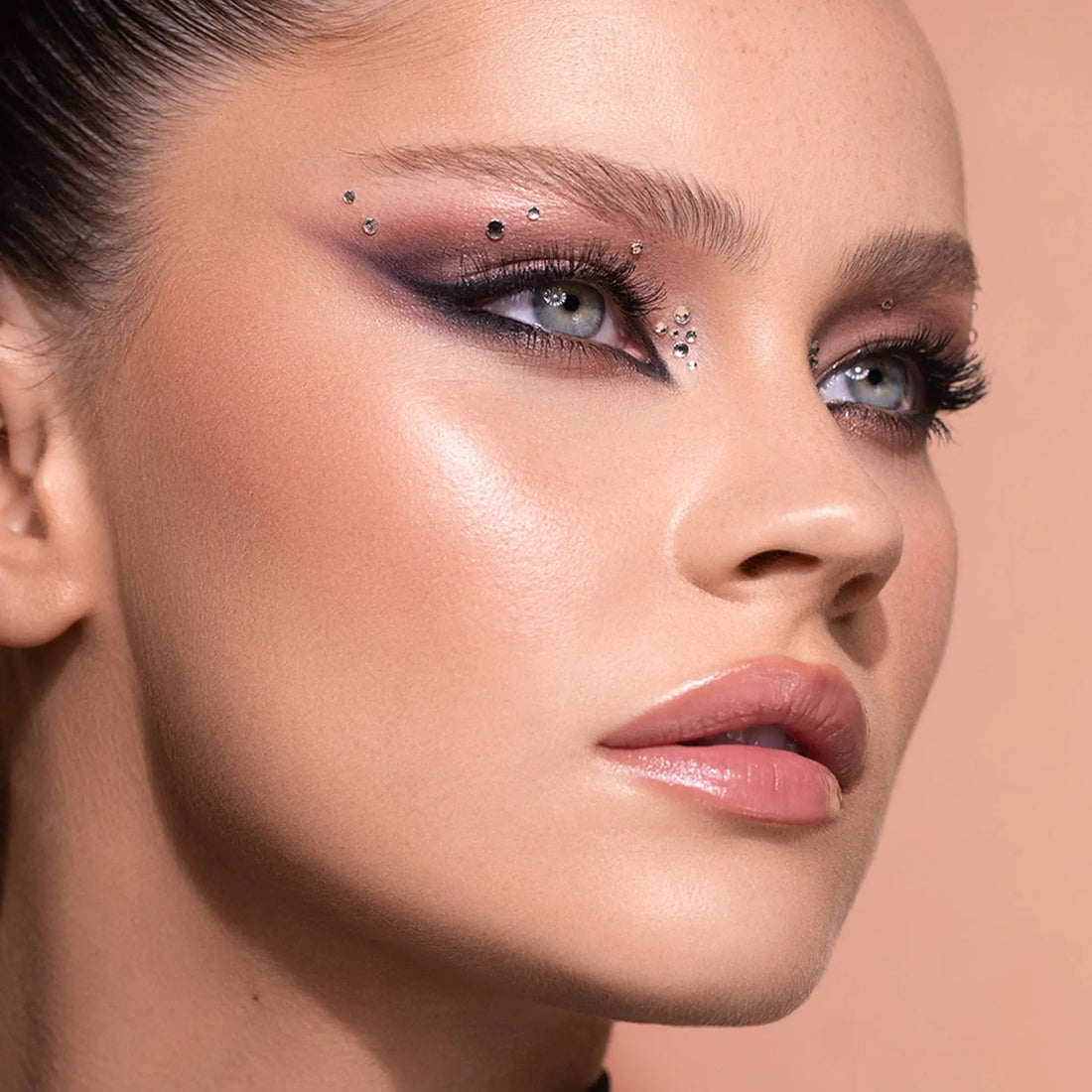 Natasha Denona My Dream Palette abierta — 15 tonos con acabados mate metalizado y multichrome