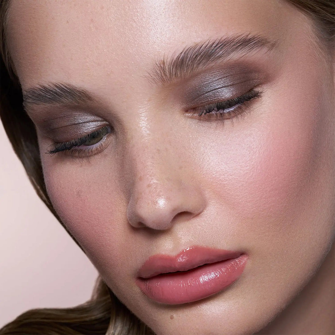 Natasha Denona Hy-Per Natural Palette aplicacion look no makeup makeup