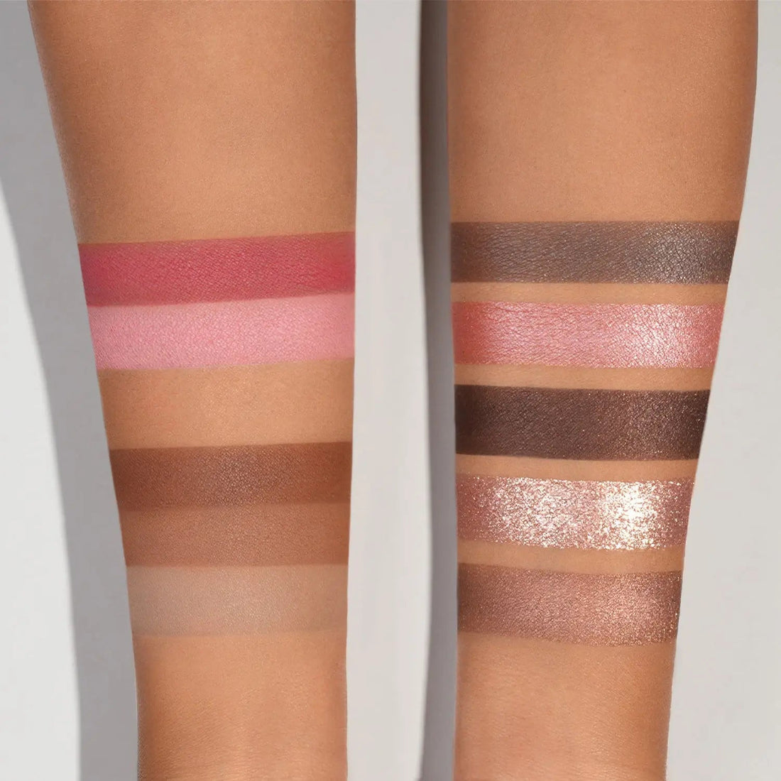 Natasha Denona Hy-Per Natural Palette swatches en piel — pigmentacion de los tonos