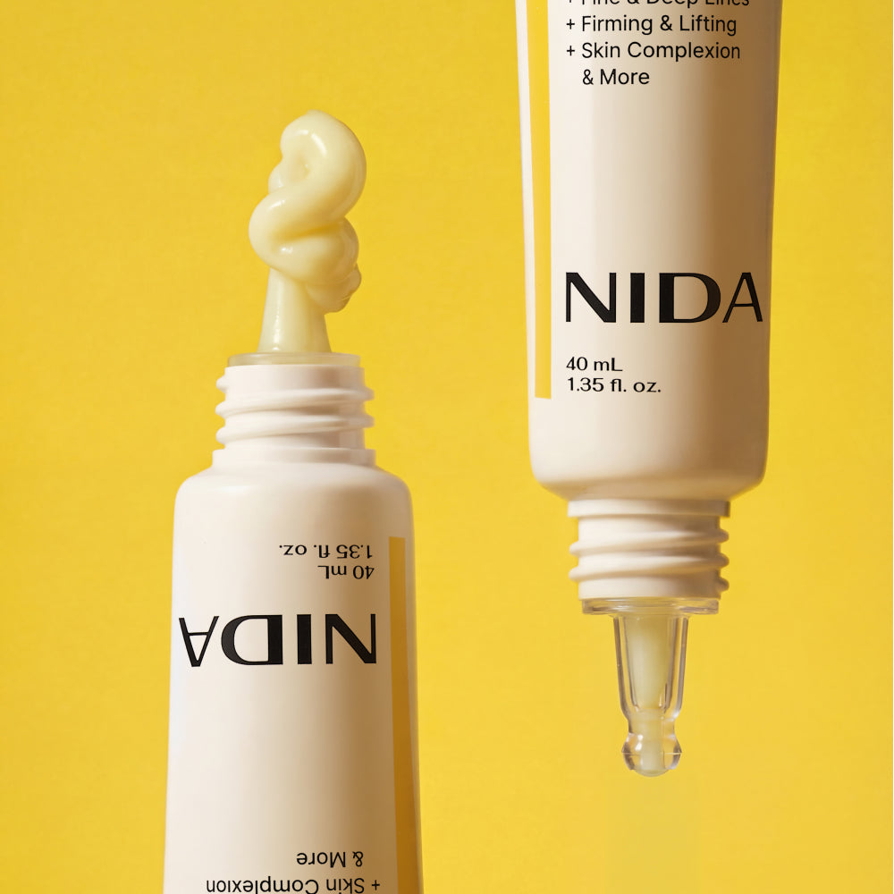 Textura cremosa de NIDA Revive Eye Cream saliendo del tubo — Glowup Makeup