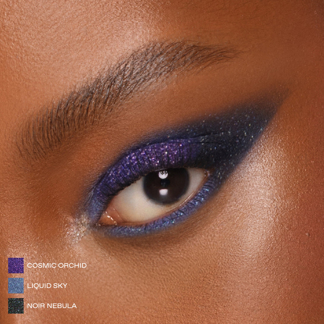 Look de ojos violeta con brillo Cosmic Orchid de Gilded Nirvana de Pat McGrath Labs — Glowup Makeup