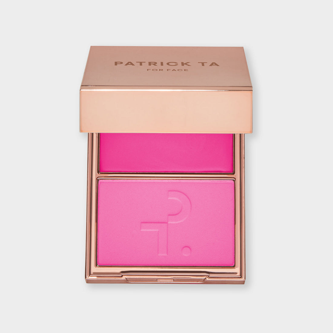 Patrick Ta Major Headlines Blush Duo tono She’s Giving, compacto dorado abierto sobre fondo blanco