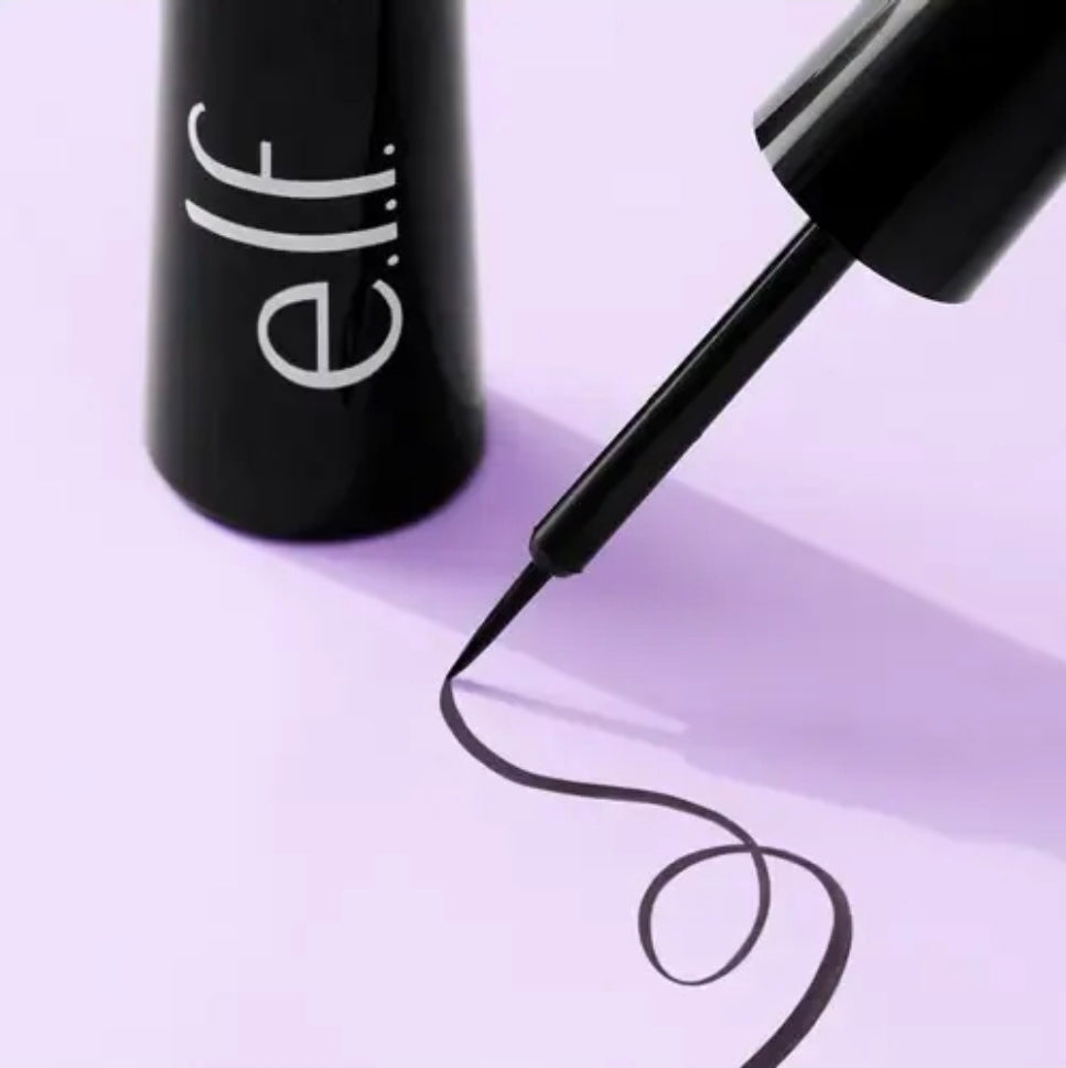 Delineador Líquido Negro E.l.f. Cosmetics — Aplicación | Glowup