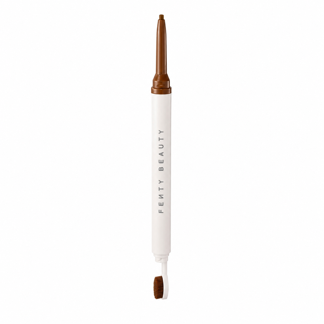 Lápiz de cejas Fenty Beauty Brow MVP tono Light Brown sobre fondo blanco