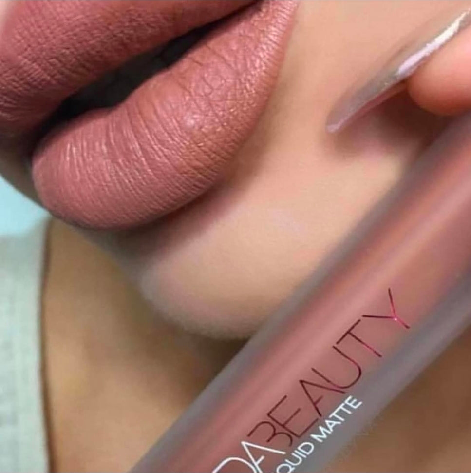 Huda Beauty Liquid Matte Girlfriend