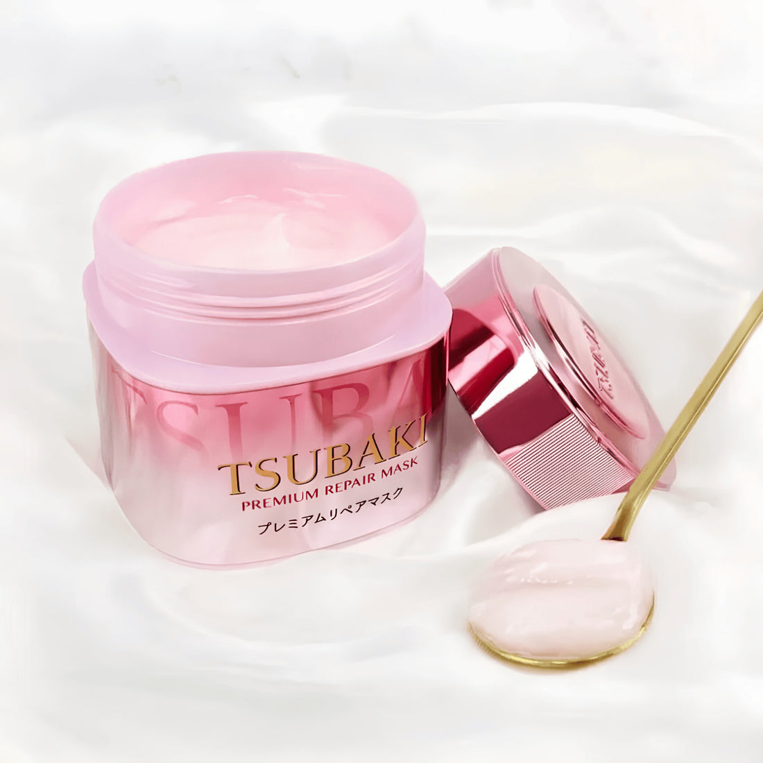 Tsubaki Premium Repair Mask Rosa - envase abierto con textura crema y espatula dorada